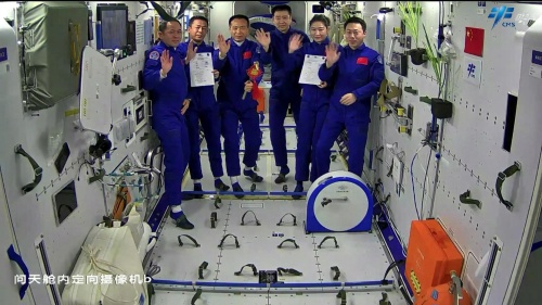 中国空间站正式开启长期有人驻留模式，神十四乘组今日将返回东风着陆场